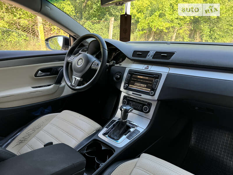 Купе Volkswagen CC / Passat CC 2010 в Кельменцах