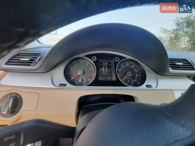 Купе Volkswagen CC / Passat CC 2013 в Львове
