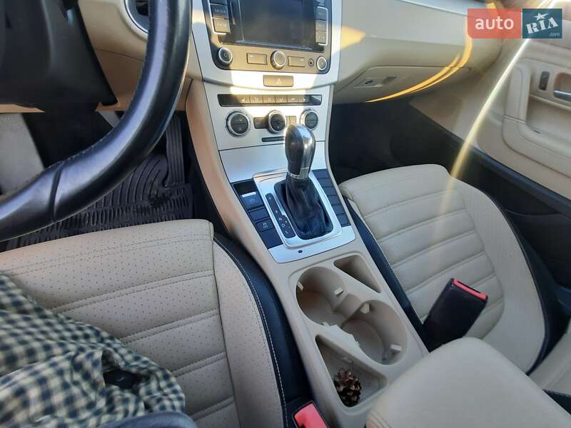 Купе Volkswagen CC / Passat CC 2013 в Львове