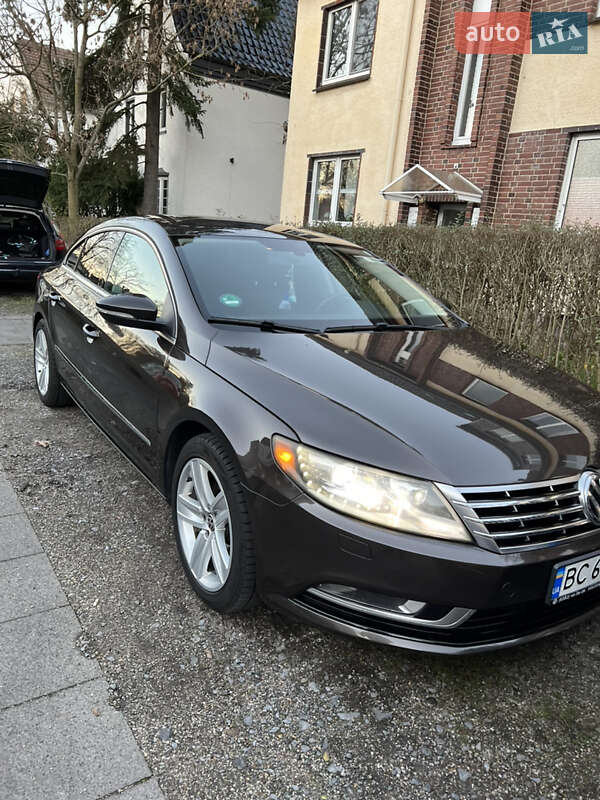 Купе Volkswagen CC / Passat CC 2012 в Вышгороде