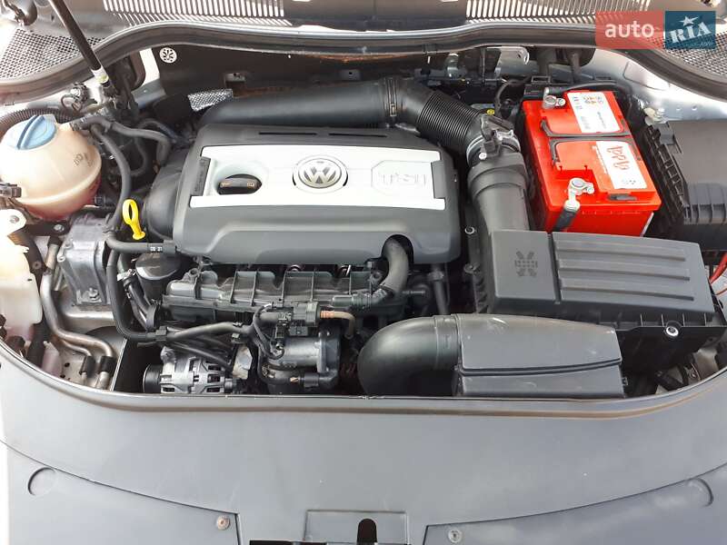 Купе Volkswagen CC / Passat CC 2011 в Львові