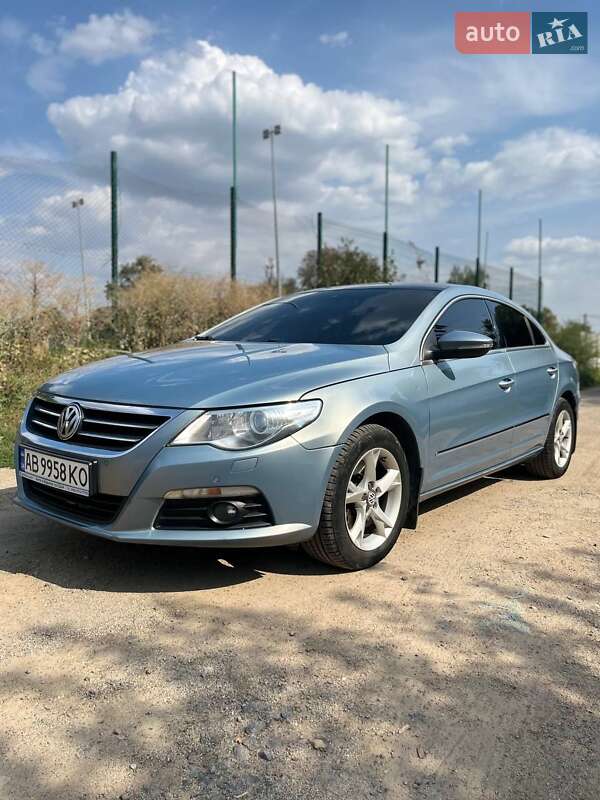 Купе Volkswagen CC / Passat CC 2011 в 