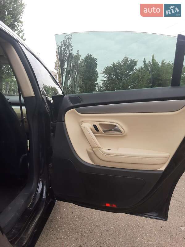 Купе Volkswagen CC / Passat CC 2010 в Николаеве