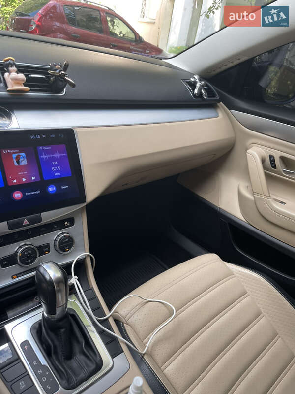 Купе Volkswagen CC / Passat CC 2012 в Києві