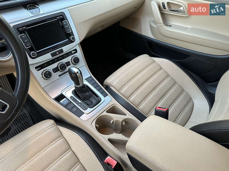 Купе Volkswagen CC / Passat CC 2013 в Києві