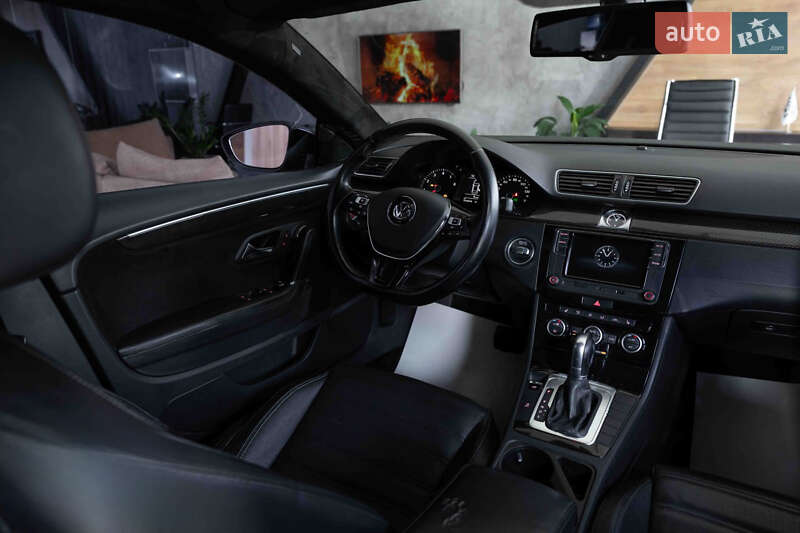 Купе Volkswagen CC / Passat CC 2013 в Бурыни