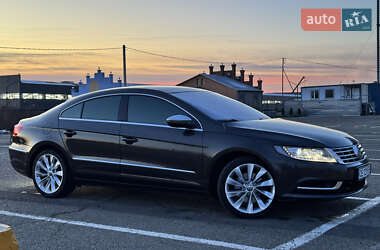 Купе Volkswagen CC / Passat CC 2014 в Чернівцях