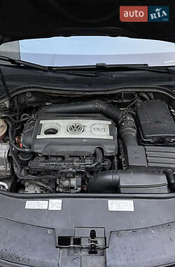 Купе Volkswagen CC / Passat CC 2011 в 