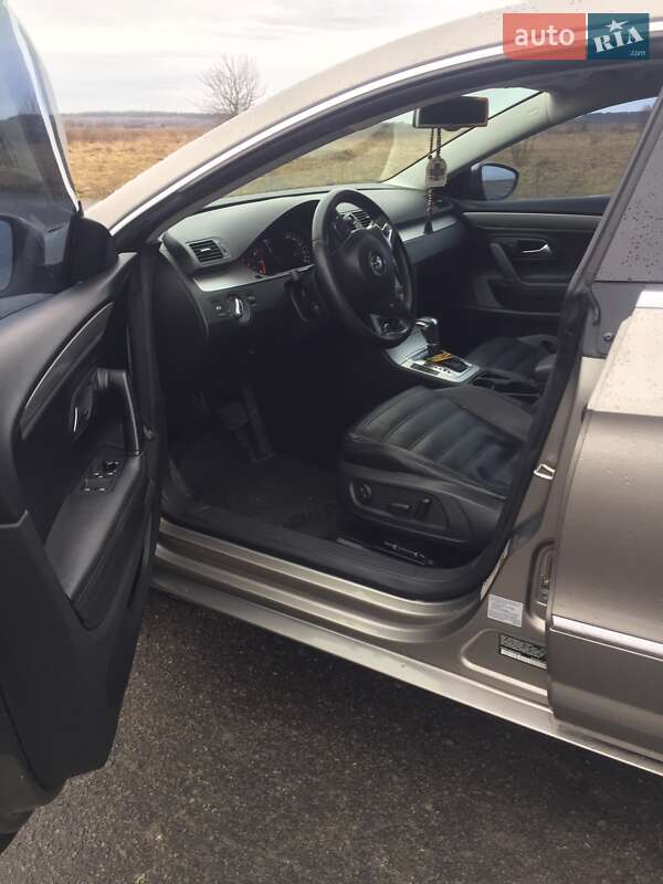Купе Volkswagen CC / Passat CC 2010 в Березному