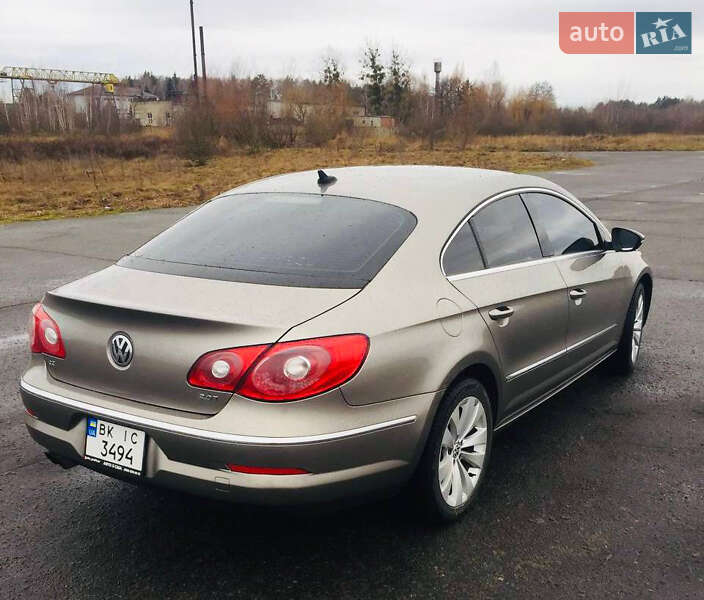 Купе Volkswagen CC / Passat CC 2010 в Березному