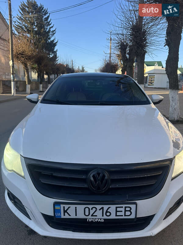 Купе Volkswagen CC / Passat CC 2010 в Липовце