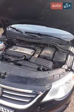 Купе Volkswagen CC / Passat CC 2011 в 