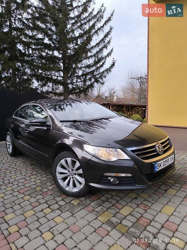 Купе Volkswagen CC / Passat CC 2010 в Дубно