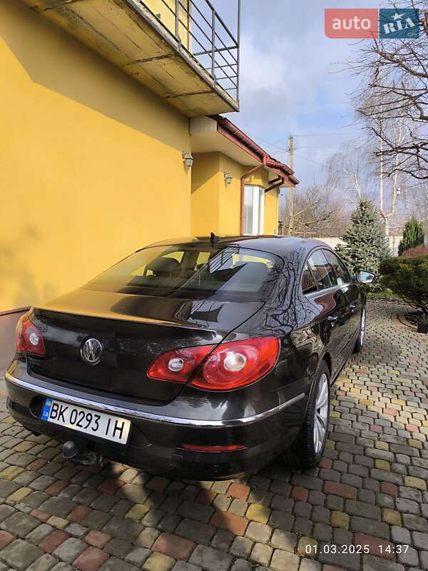Купе Volkswagen CC / Passat CC 2010 в Дубно