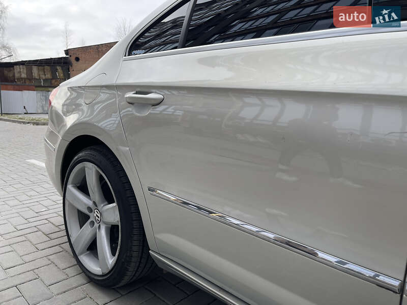 Купе Volkswagen CC / Passat CC 2011 в Киеве