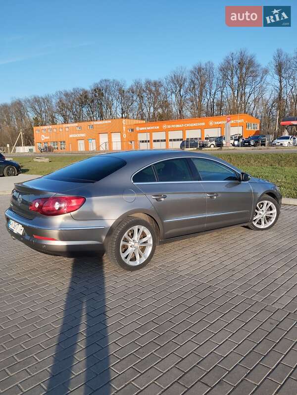 Купе Volkswagen CC / Passat CC 2010 в Рованцях