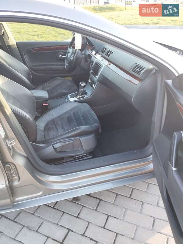 Купе Volkswagen CC / Passat CC 2010 в Рованцях