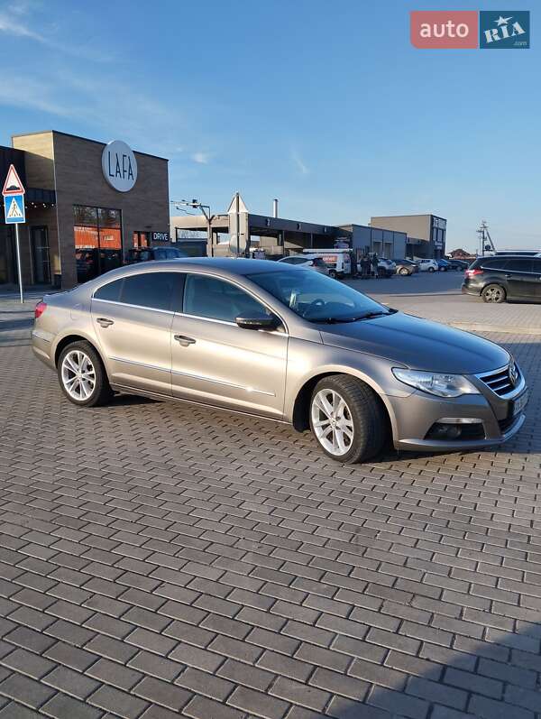 Купе Volkswagen CC / Passat CC 2010 в Рованцях