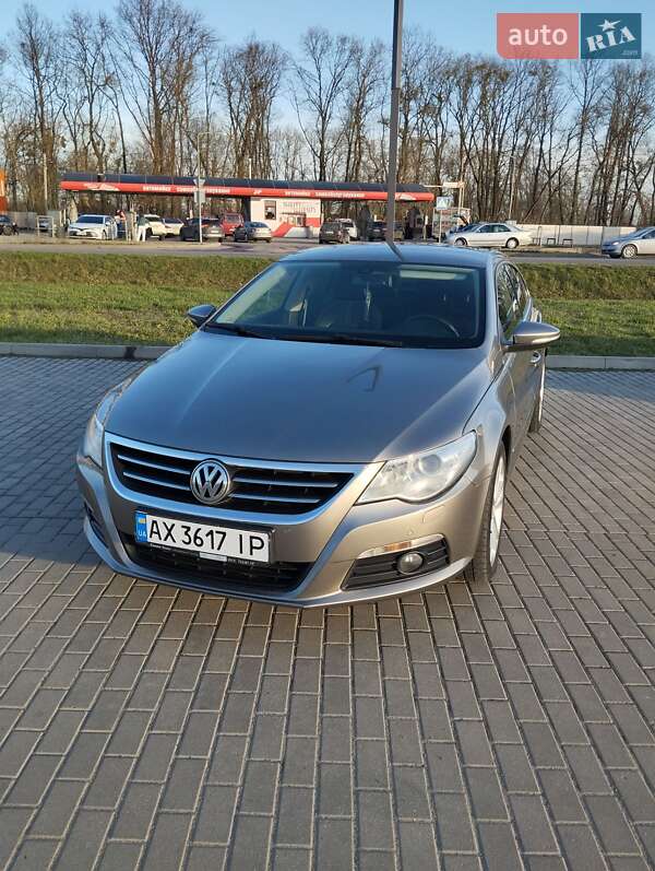 Купе Volkswagen CC / Passat CC 2010 в Рованцях