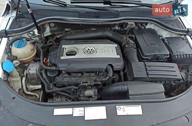 Купе Volkswagen CC / Passat CC 2011 в 