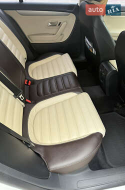 Купе Volkswagen CC / Passat CC 2011 в 