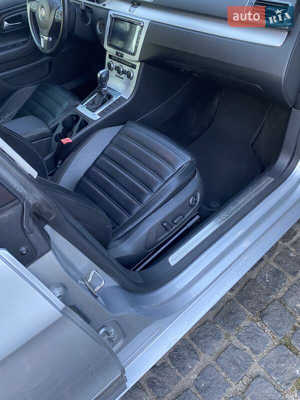 Купе Volkswagen CC / Passat CC 2012 в Києві