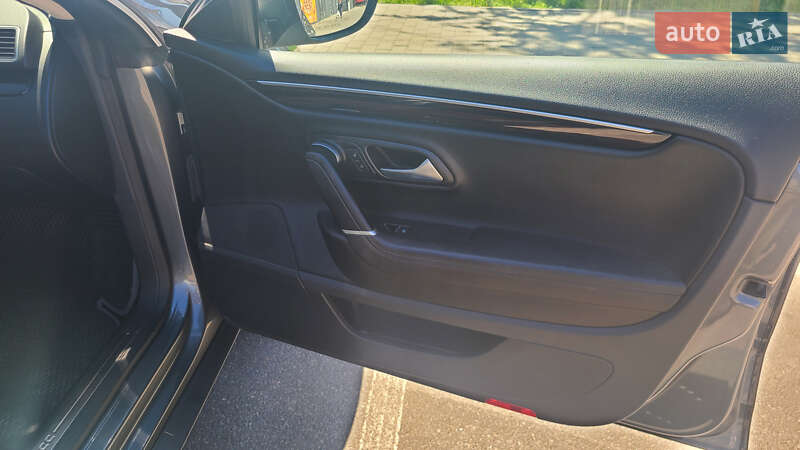 Купе Volkswagen CC / Passat CC 2016 в Киеве