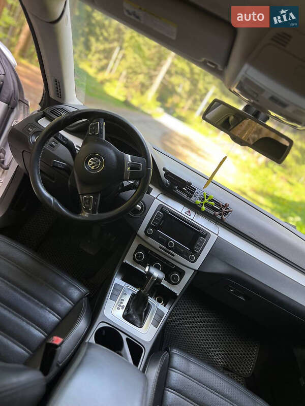 Купе Volkswagen CC / Passat CC 2010 в Львові