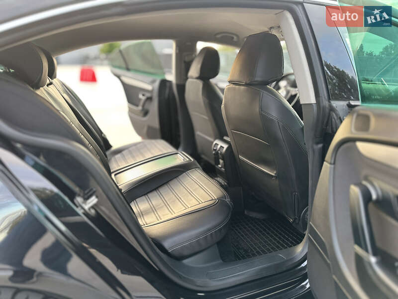 Купе Volkswagen CC / Passat CC 2009 в Києві