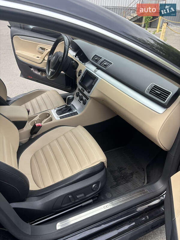 Купе Volkswagen CC / Passat CC 2015 в Киеве