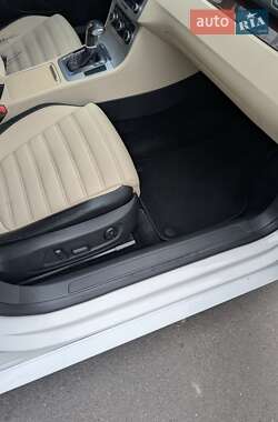 Купе Volkswagen CC / Passat CC 2011 в 