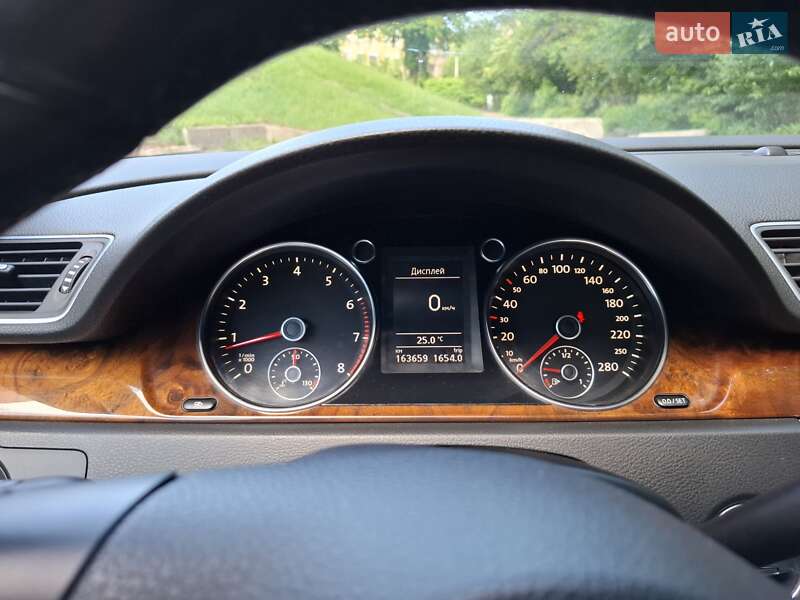 Купе Volkswagen CC / Passat CC 2011 в Києві