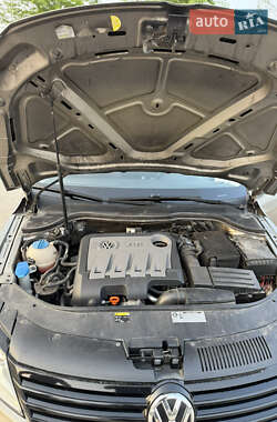 Купе Volkswagen CC / Passat CC 2013 в 