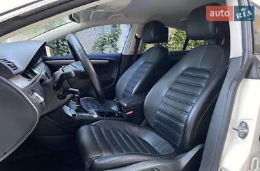 Купе Volkswagen CC / Passat CC 2013 в 