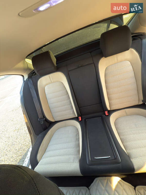 Купе Volkswagen CC / Passat CC 2014 в Чернівцях