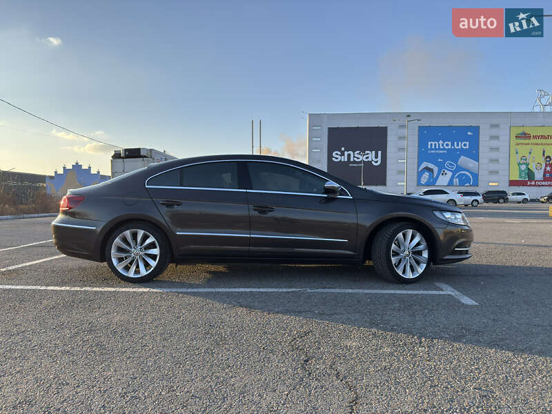 Купе Volkswagen CC / Passat CC 2014 в Чернівцях