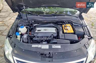 Купе Volkswagen CC / Passat CC 2011 в 