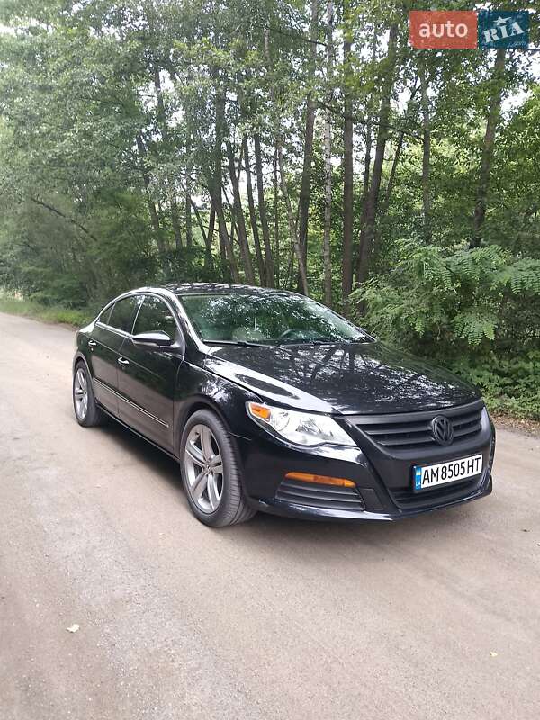 Купе Volkswagen CC / Passat CC 2010 в Радомышле