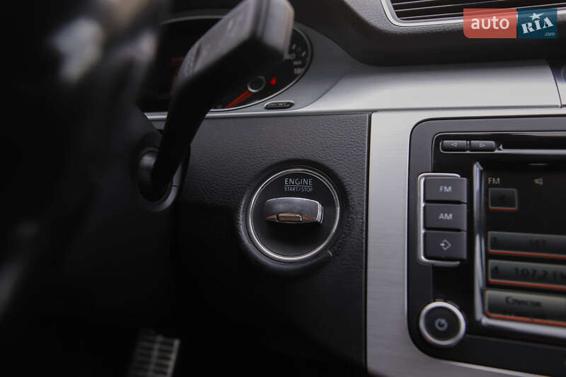 Купе Volkswagen CC / Passat CC 2013 в Львове