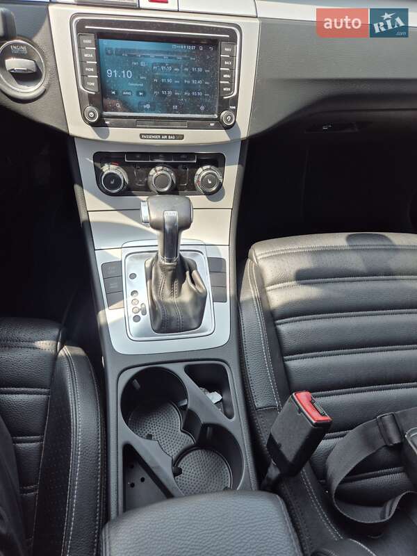 Купе Volkswagen CC / Passat CC 2009 в Львові