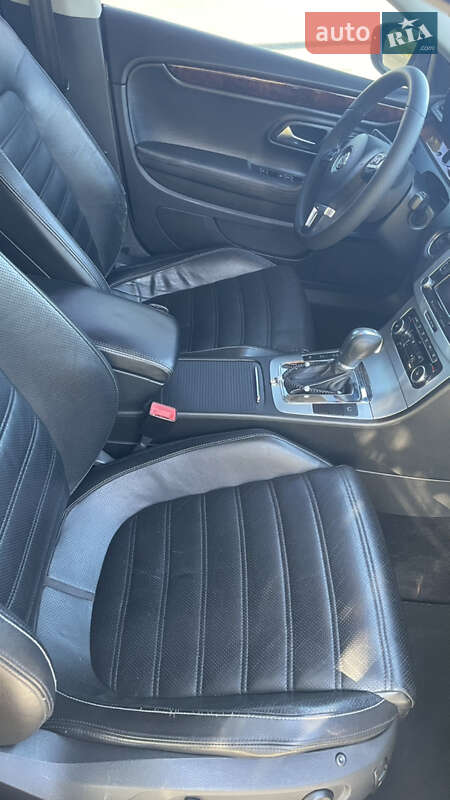 Купе Volkswagen CC / Passat CC 2010 в Мукачевому