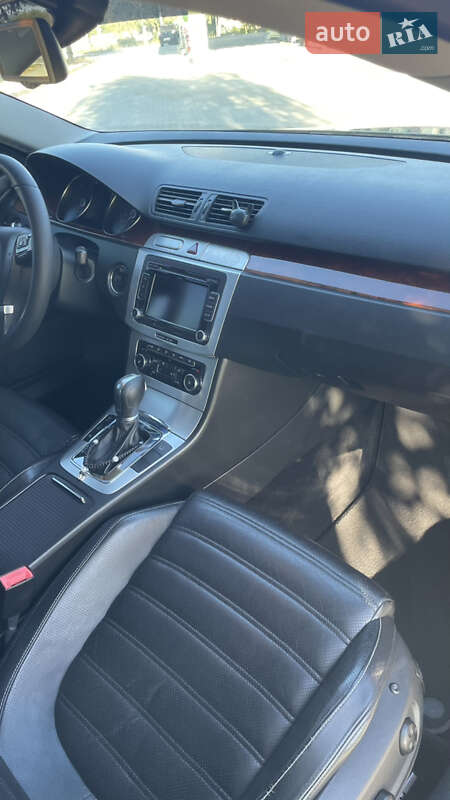 Купе Volkswagen CC / Passat CC 2010 в Мукачевому