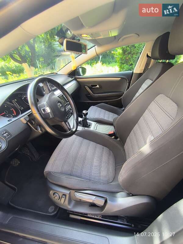 Купе Volkswagen CC / Passat CC 2010 в Дубно