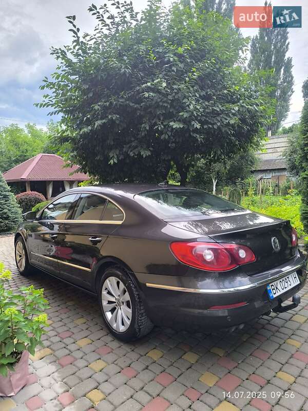 Купе Volkswagen CC / Passat CC 2010 в Дубно