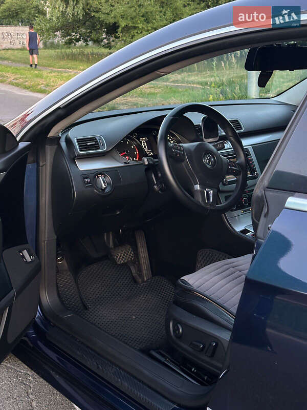 Купе Volkswagen CC / Passat CC 2010 в Киеве