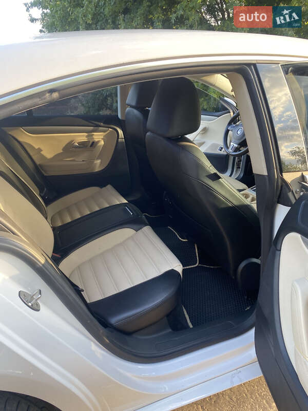 Купе Volkswagen CC / Passat CC 2012 в Борисполе