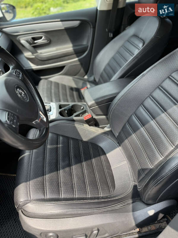 Купе Volkswagen CC / Passat CC 2012 в Києві