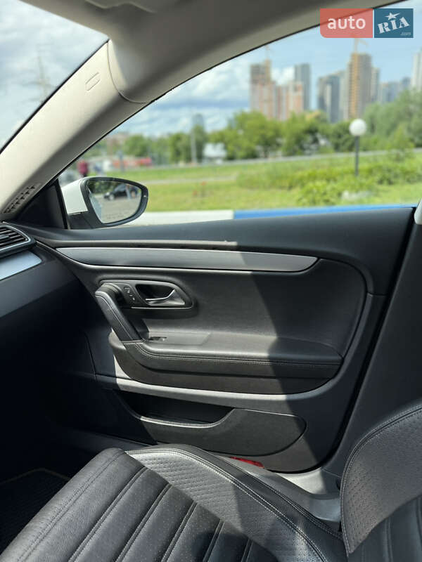 Купе Volkswagen CC / Passat CC 2012 в Києві