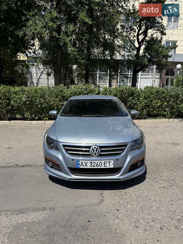 Купе Volkswagen CC / Passat CC 2011 в 