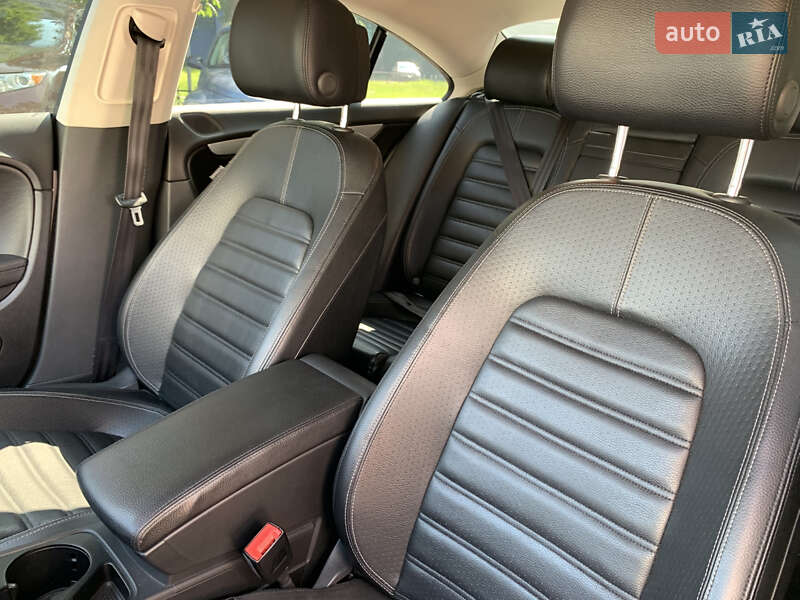 Купе Volkswagen CC / Passat CC 2012 в Киеве